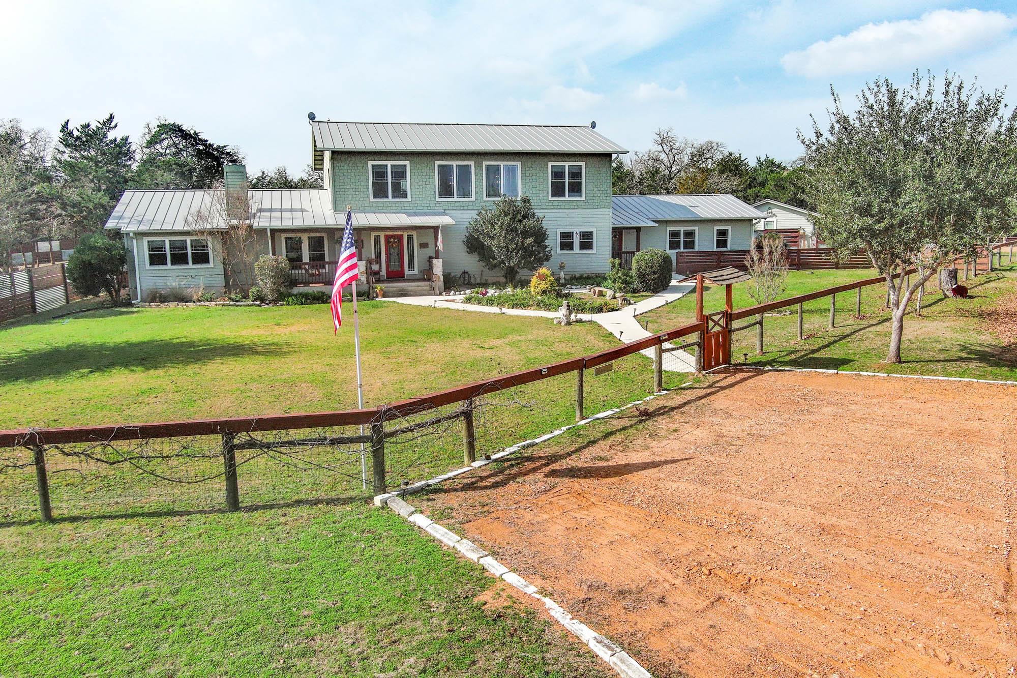 418 Vyvjala, Smithville, TX 78957 — photo 1