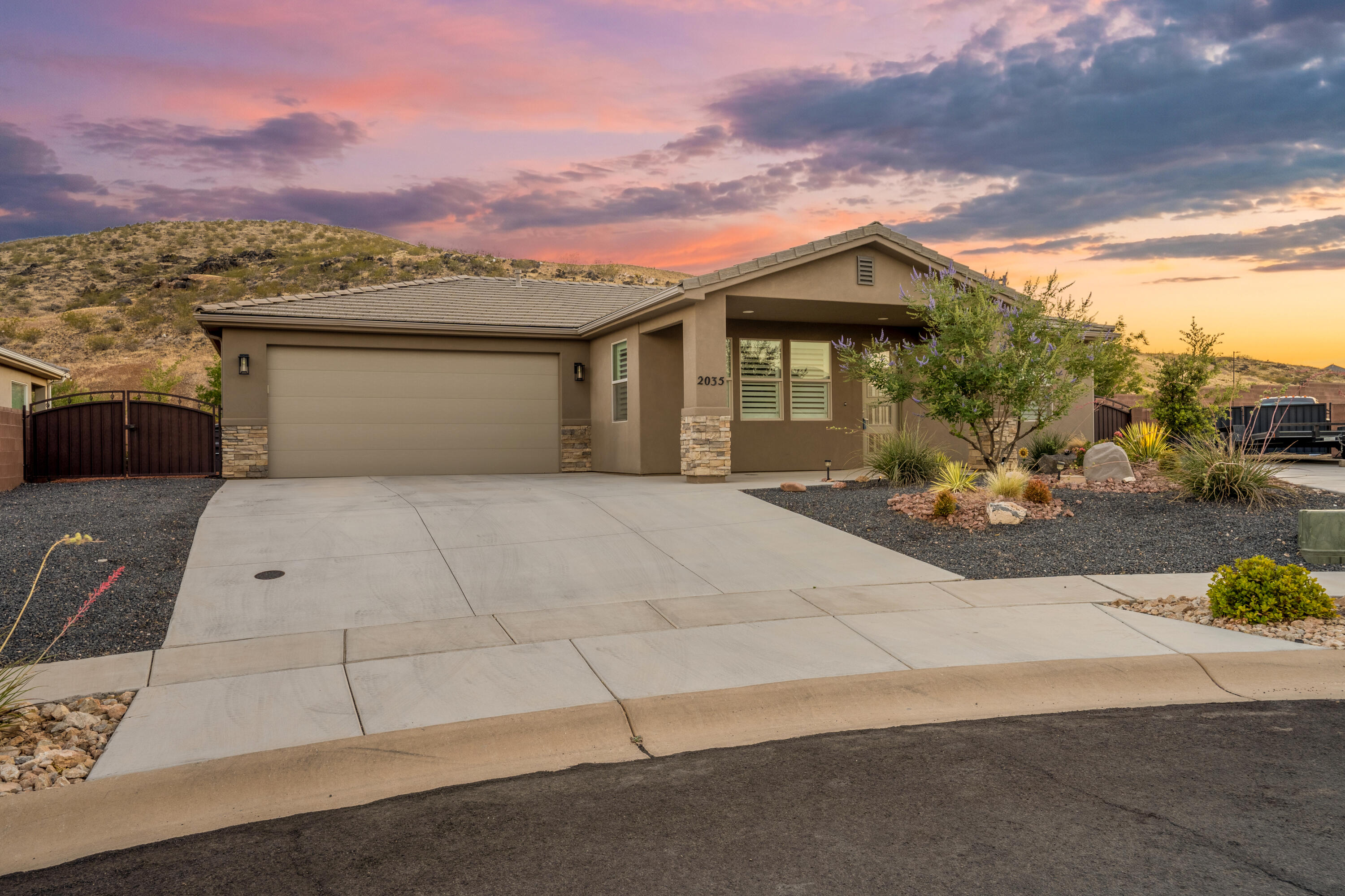 2035 W WEEPING ROCK, Hurricane, UT 84737 — photo 1
