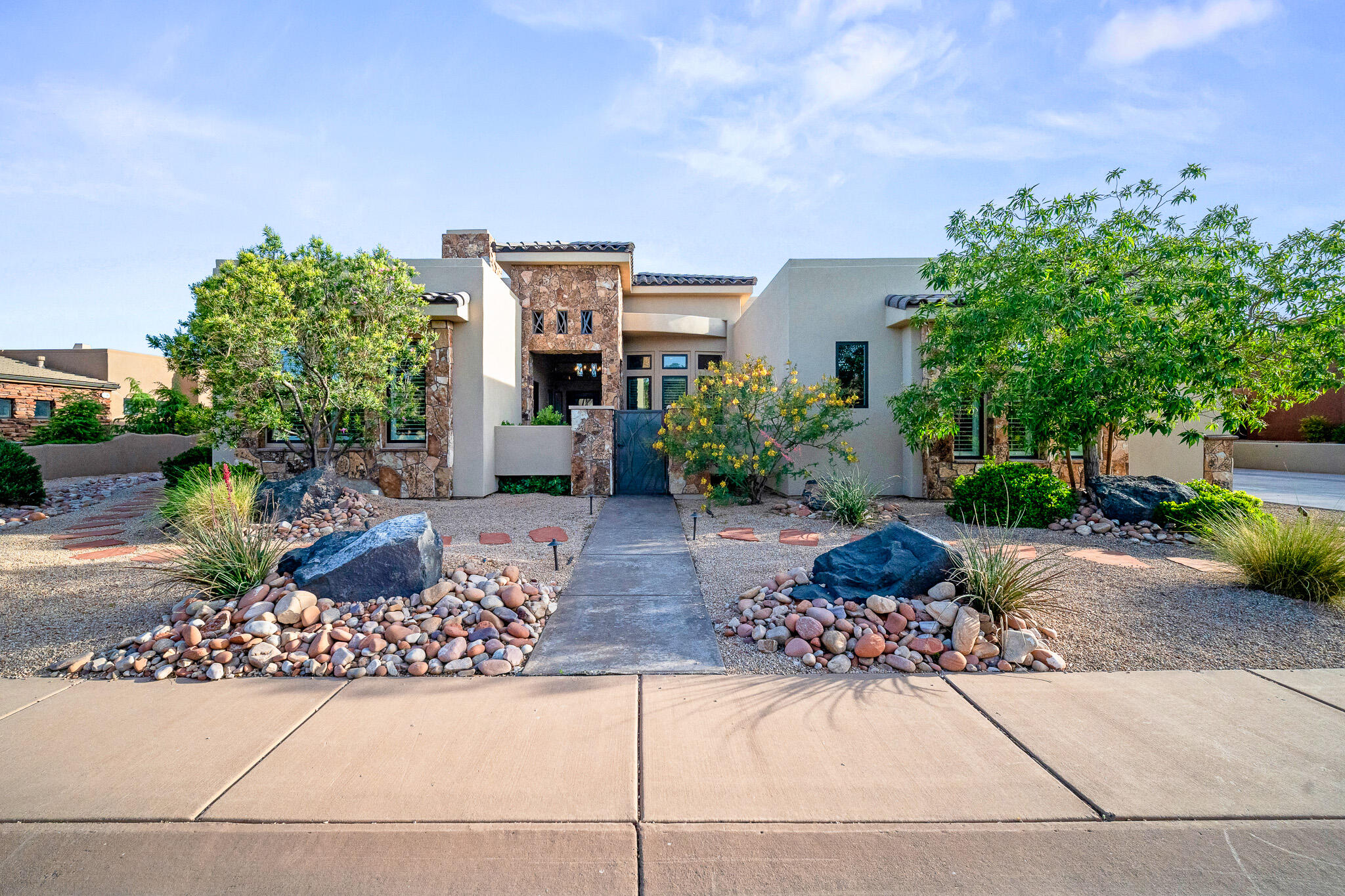 2023 W LONG SKY DR, St George, UT 84770 — photo 1
