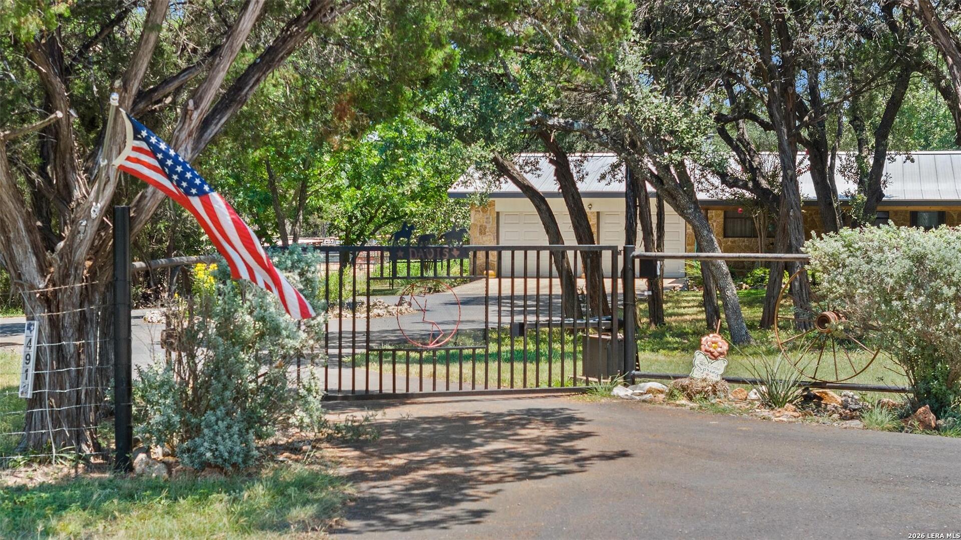 491 LONE OAK RD, New Braunfels, TX 78132 — photo 1