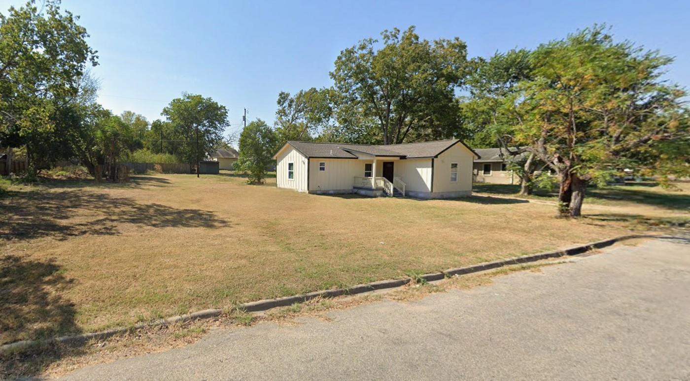 904 Austin, Luling, TX 78648 — photo 1