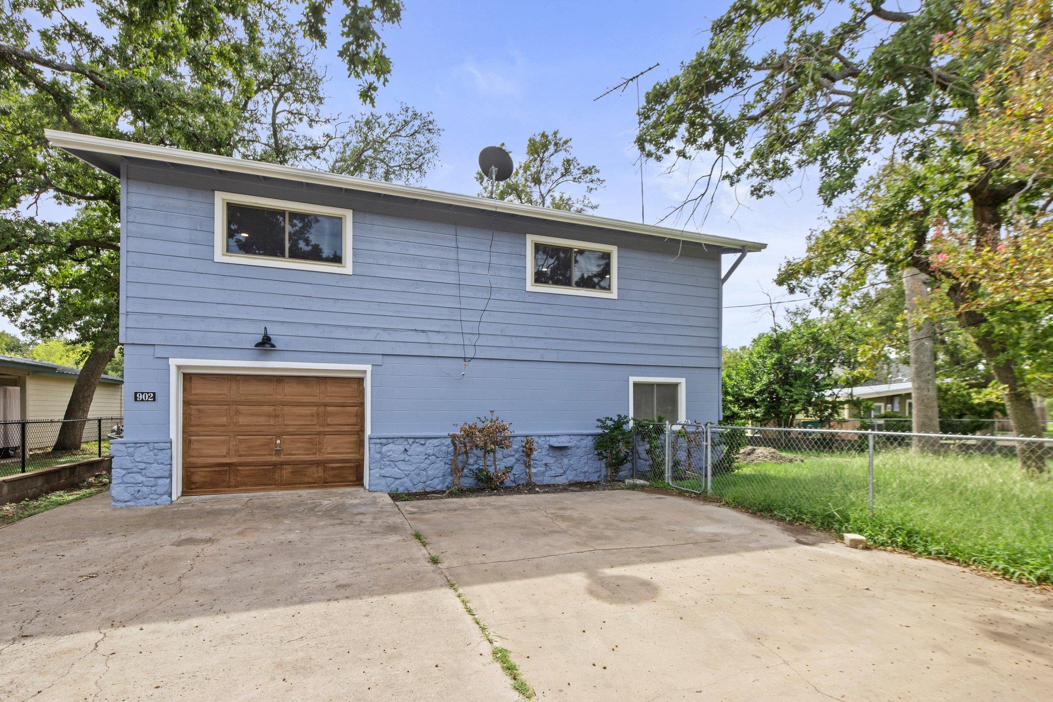 902 Sherwood Forest, Granite Shoals, TX 78654 — photo 1