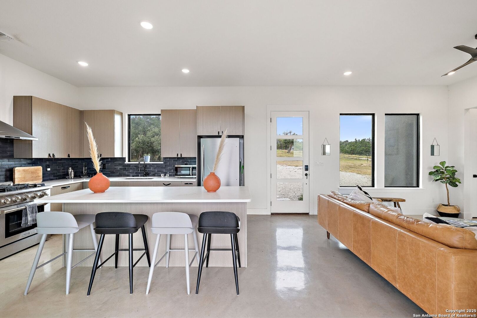 11 Sacramento, ,  78027 — photo 1