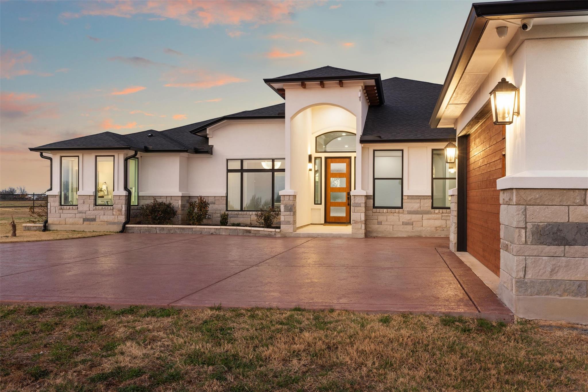 178 Balch, Elgin, TX 78621 — photo 1