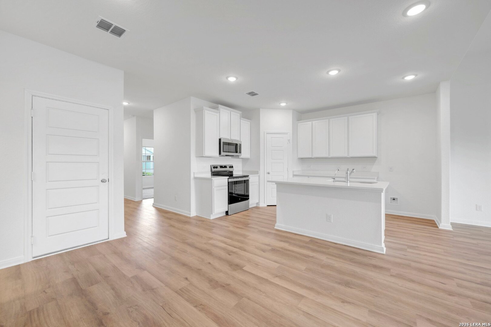 1025 Eagle Crossing, ,  78155 — photo 1