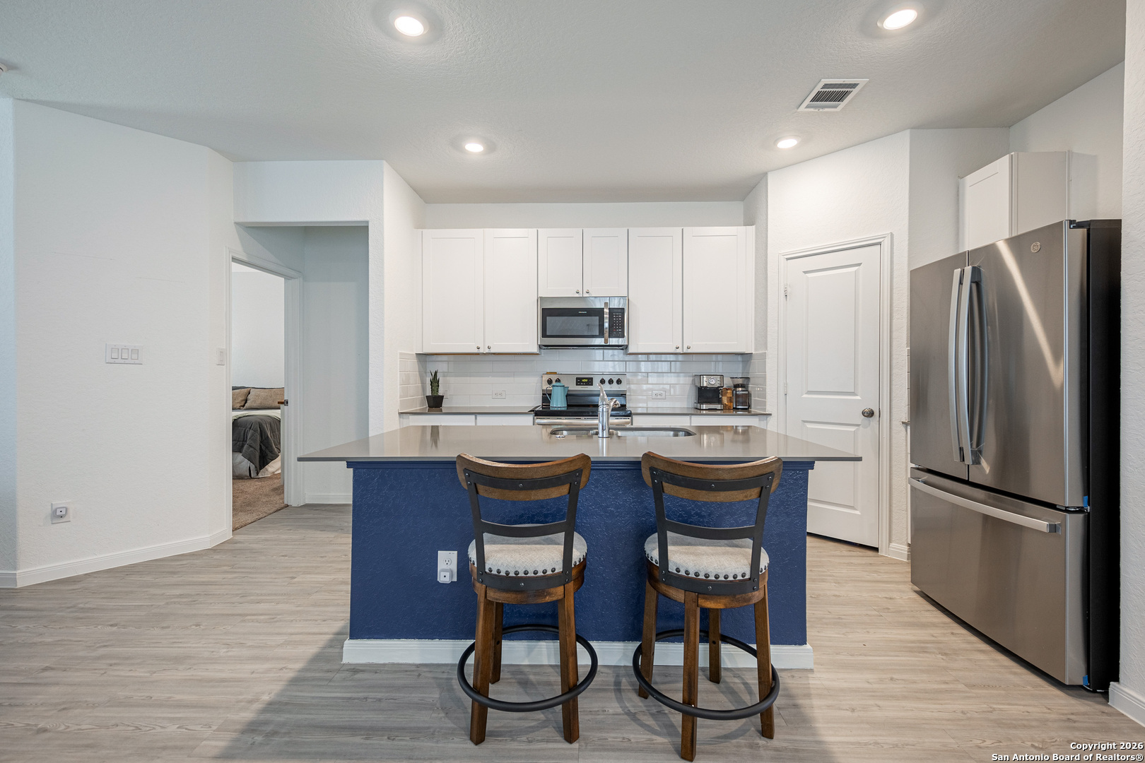 209 Wolf Crest Blvd, ,  78155 — photo 1