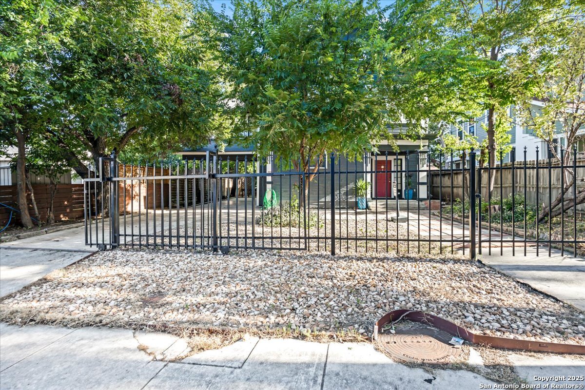 210 Wilkens Ave, ,  78210 — photo 1