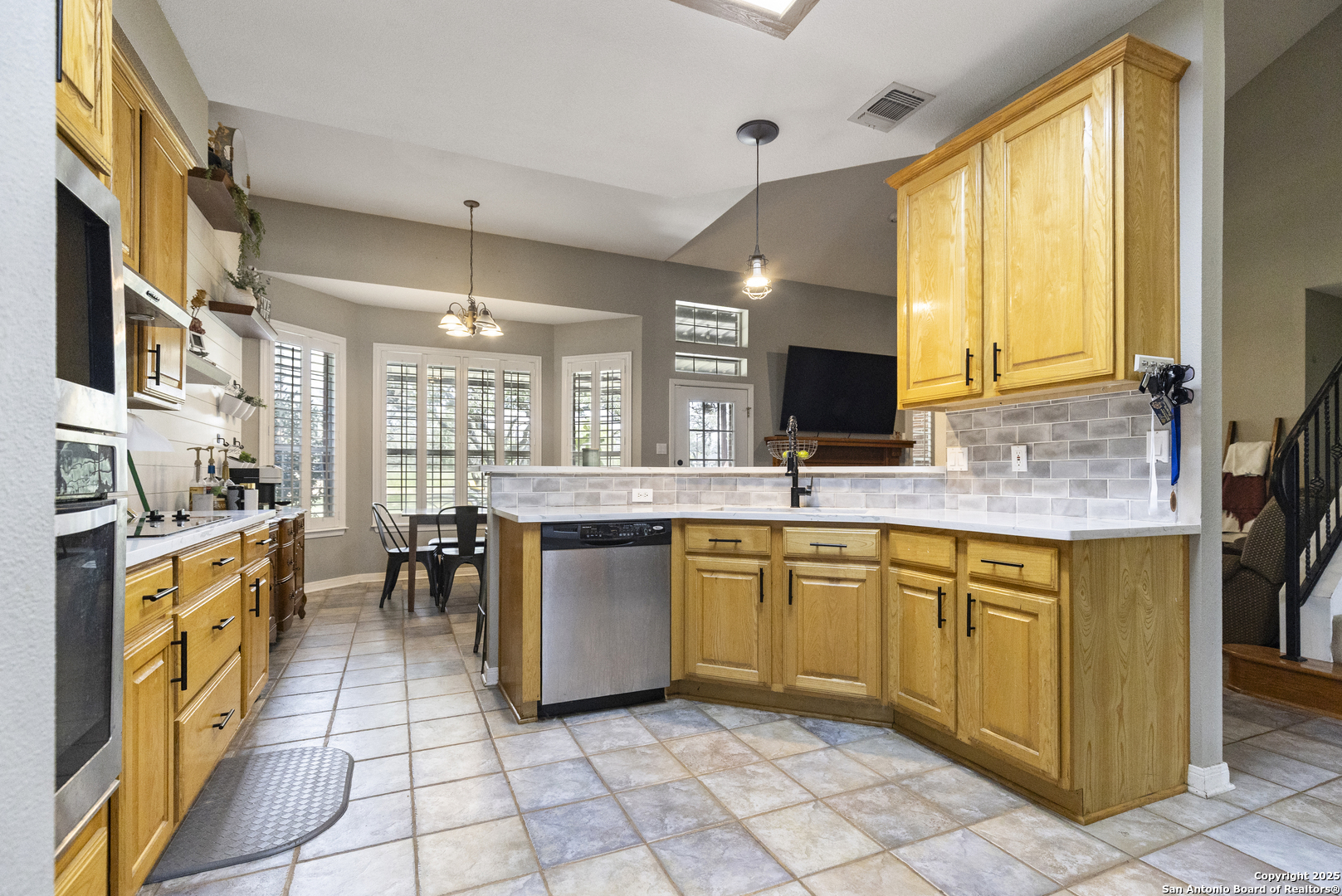 1732 Continental, , 78064 — photo 1