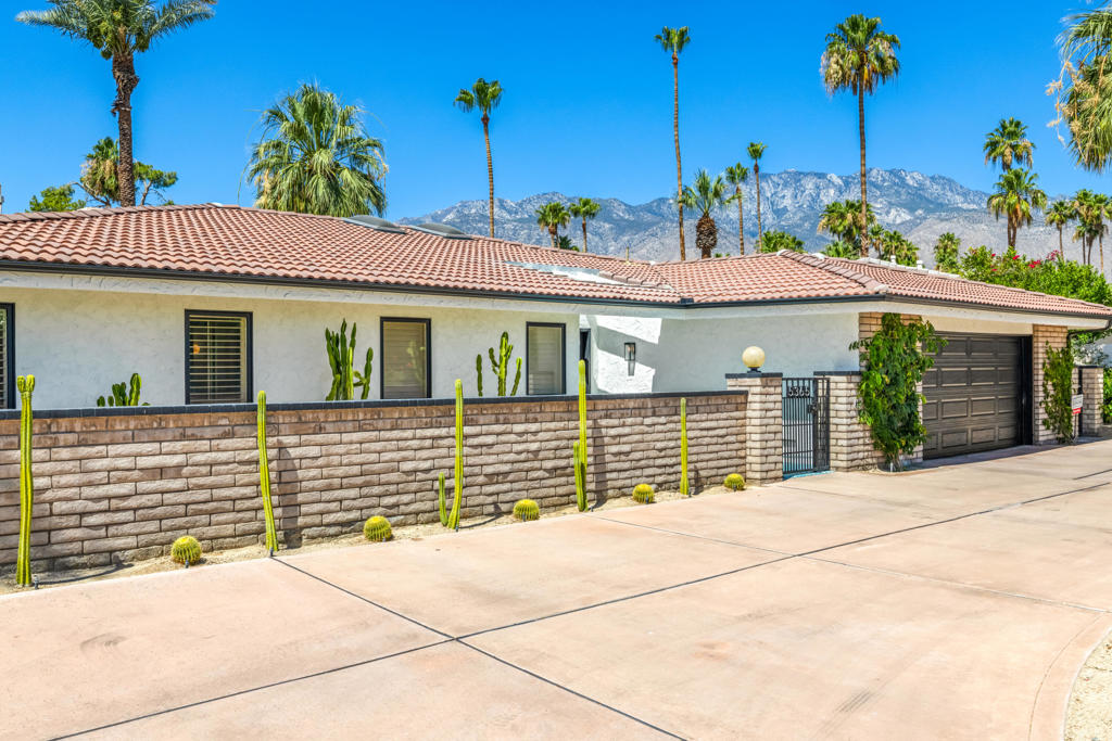 5365 E Cherry Hills Drive, Palm Springs, CA 92264 — photo 1