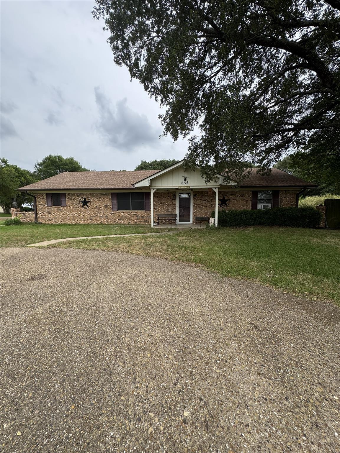 636 E Kempner St, Mabank, TX 75147 — photo 1