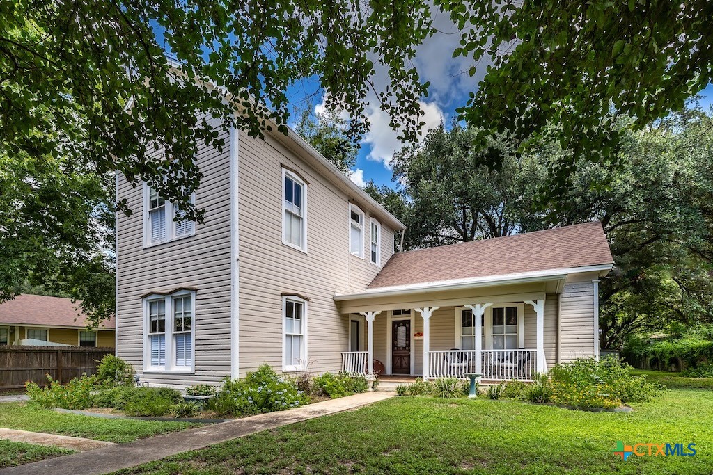 114 N College Street, Gonzales, TX 78629 — photo 1