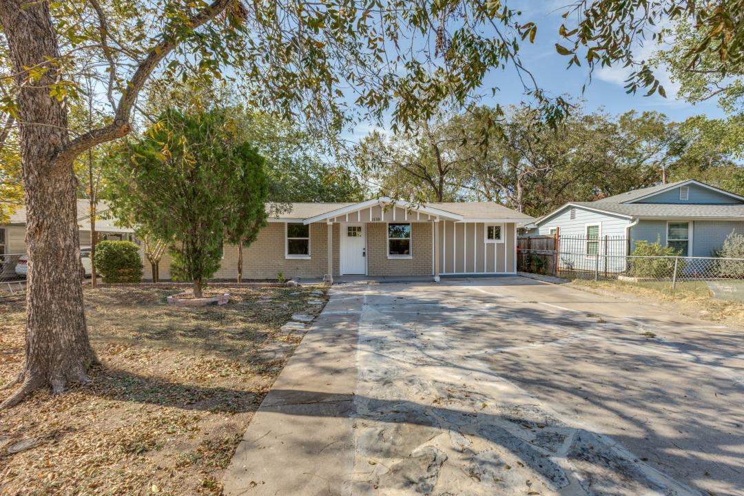 1118  Spur St, Austin, TX 78721 — photo 1