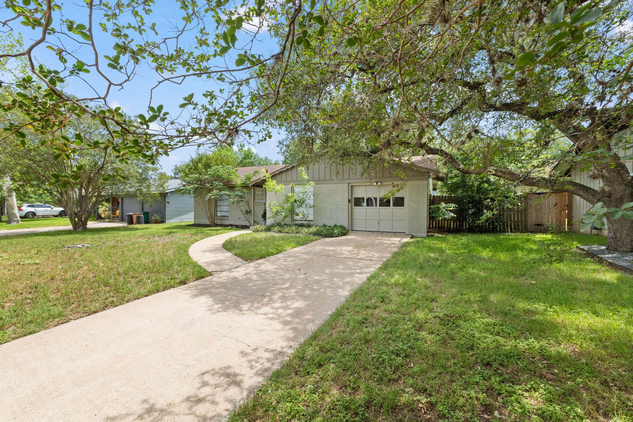 2015  Fair Oaks Dr, Austin, TX 78745 — photo 1