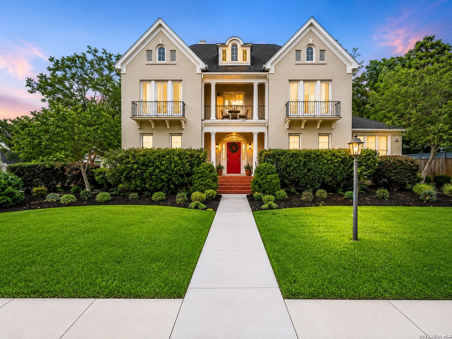 403 E BOWIE, Luling, TX 78648 — photo 1