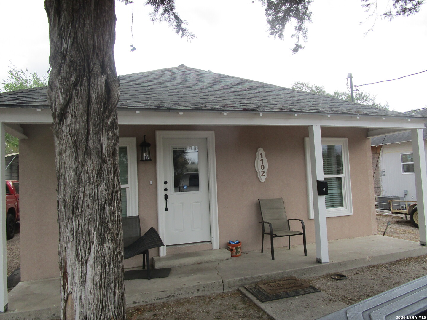 1102 N SAINT MARYS ST, Beeville, TX 78102 — photo 1