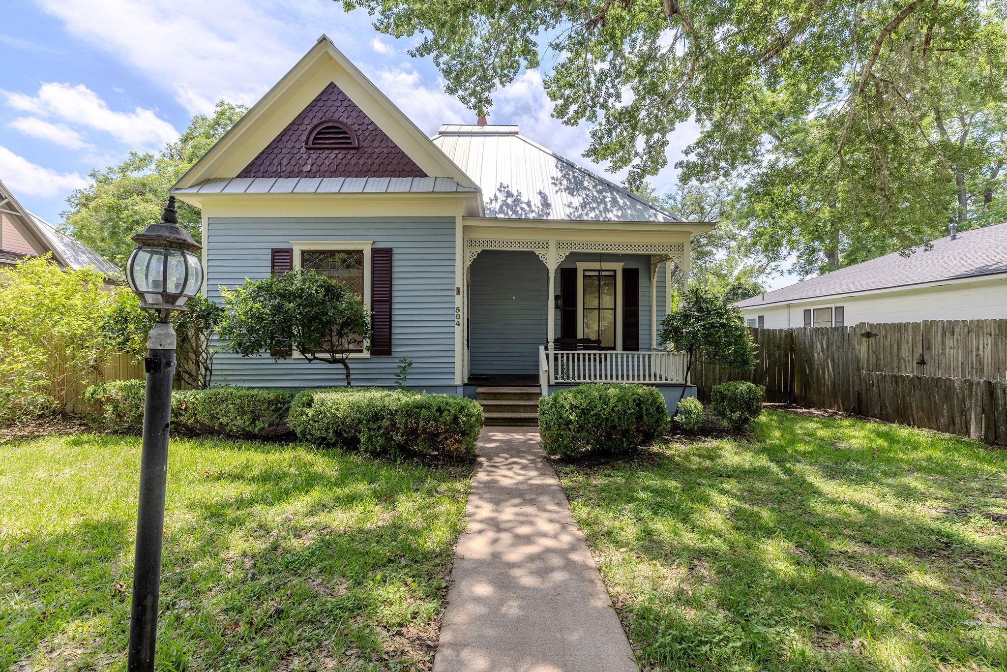 504 Gresham, Smithville, TX 78957 — photo 1