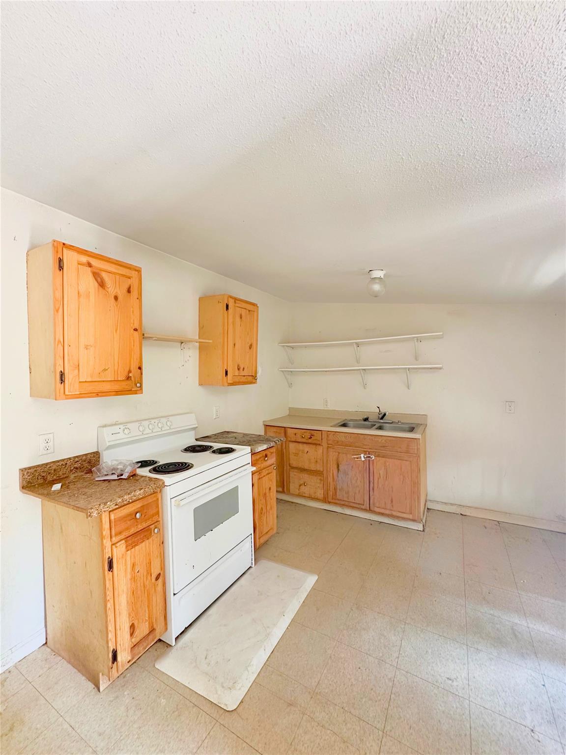 820 Chihuahua, Lockhart, TX 78644 — photo 1