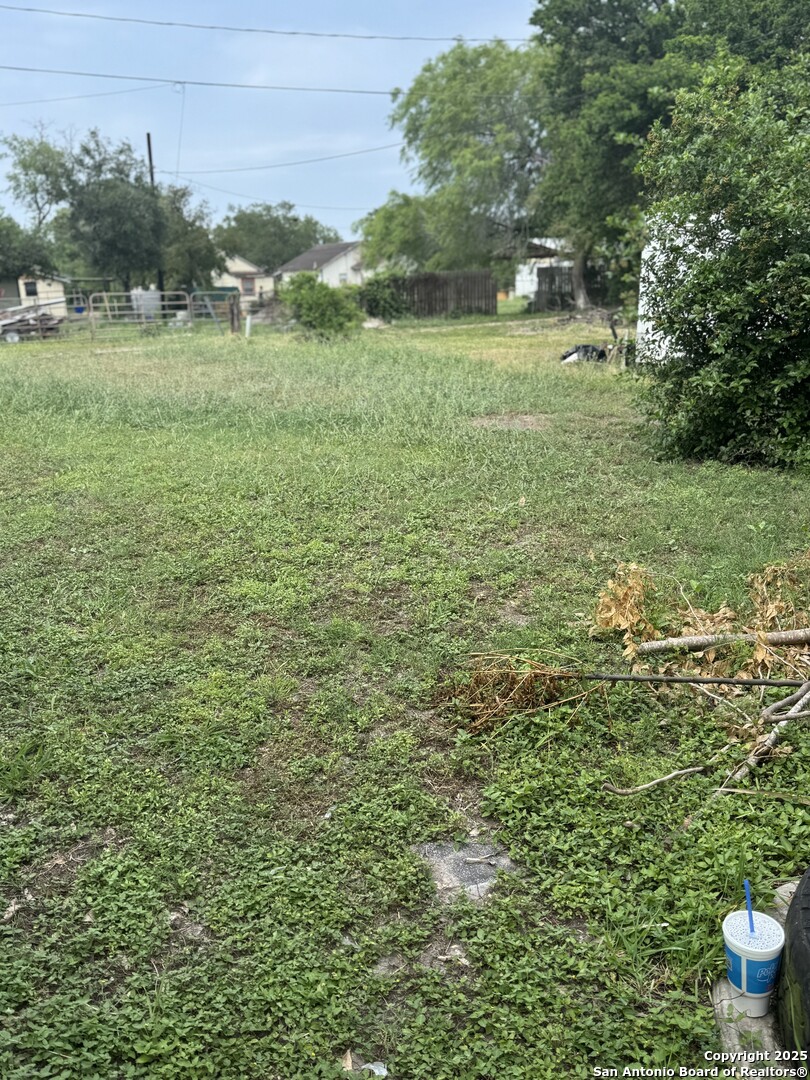 814 E. Yoakum, ,  78363 — photo 1