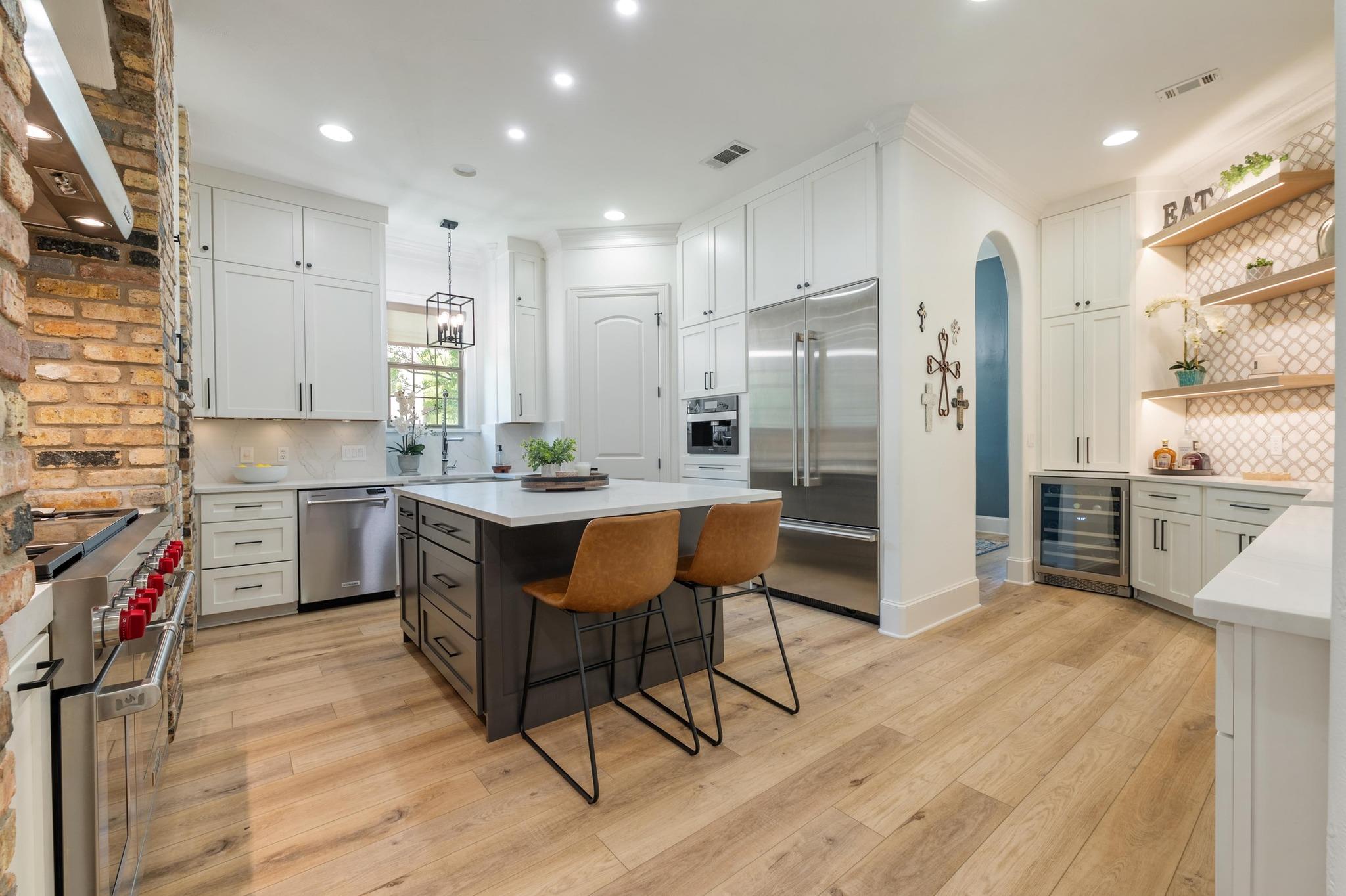 7 Sunview, The Hills, TX 78738 — photo 1