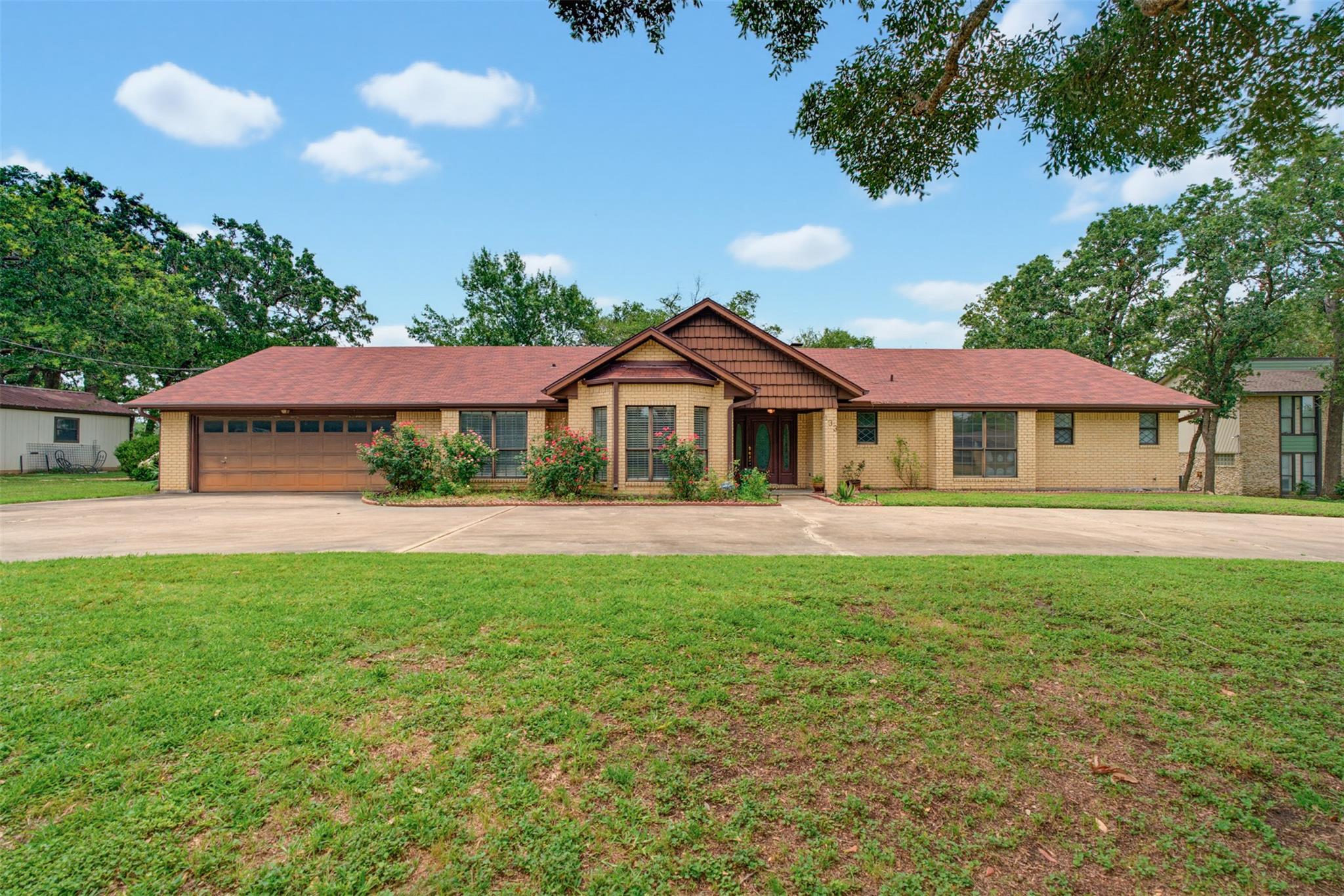 133 Champions, Rockdale, TX 76567 — photo 1