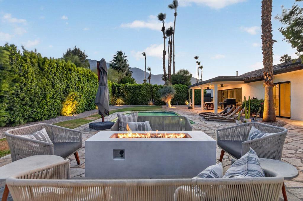 1055 E Louise Drive, Palm Springs, CA 92262 — photo 1
