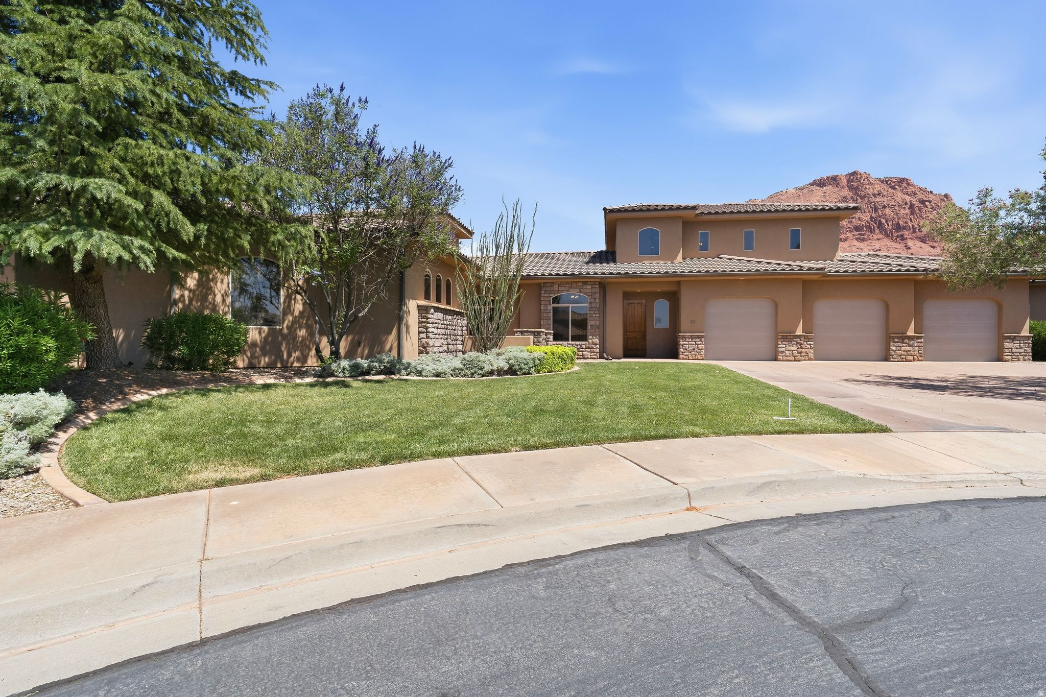 39 N 150 W, Ivins, UT 84738 — photo 1