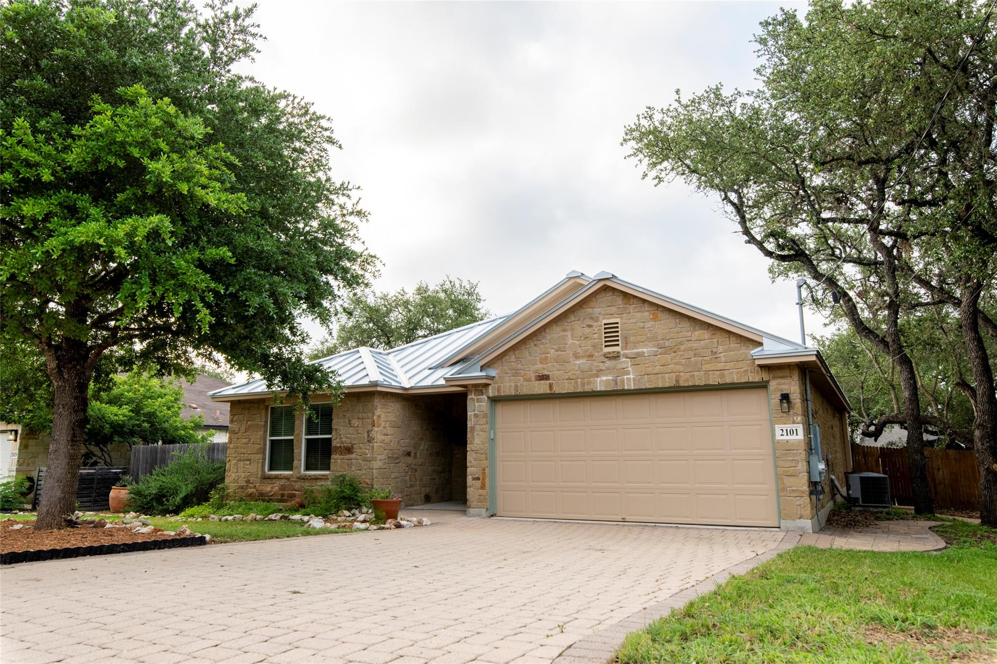 2101 Stonehaven, San Marcos, TX 78666 — photo 1