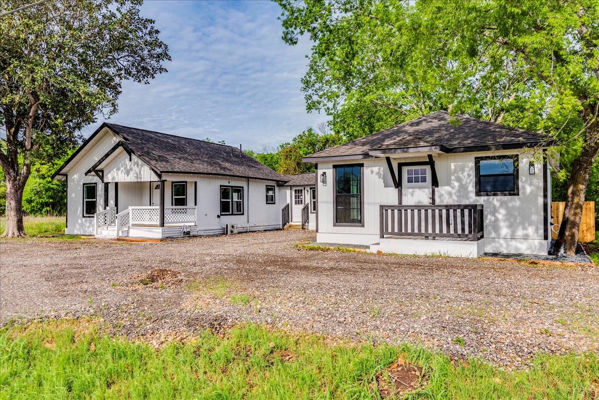112 Gazley, Smithville, TX 78957 — photo 1
