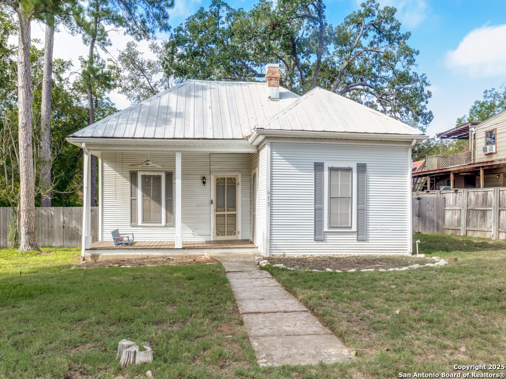 413 E College St, Fredericksburg, TX 78624 — photo 1