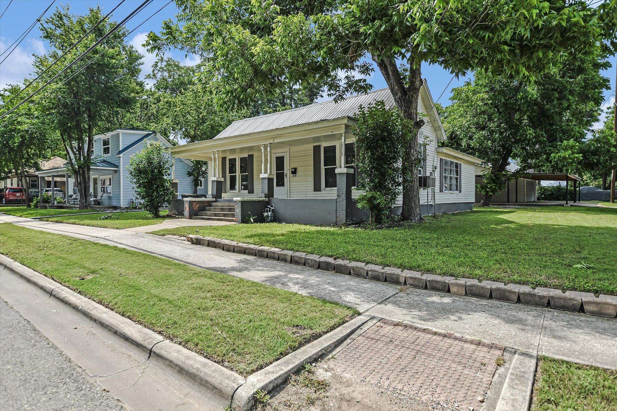 312 W 10th St, Georgetown, TX 78626 — photo 1