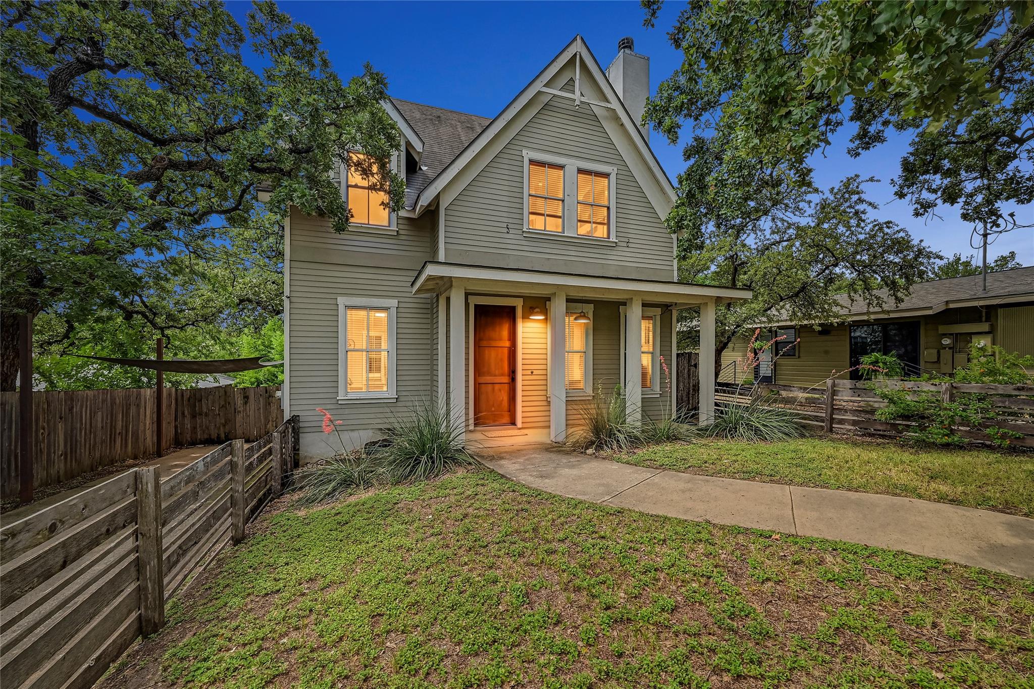 2013  Peoples St, Austin, TX 78702 — photo 1