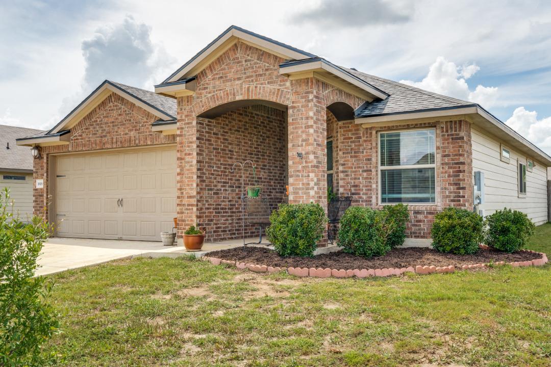 1618  Woodlands Dr, Kyle, TX 78640 — photo 1