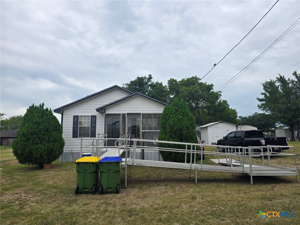 1517 School Street, Gonzales, TX 78629 — photo 1