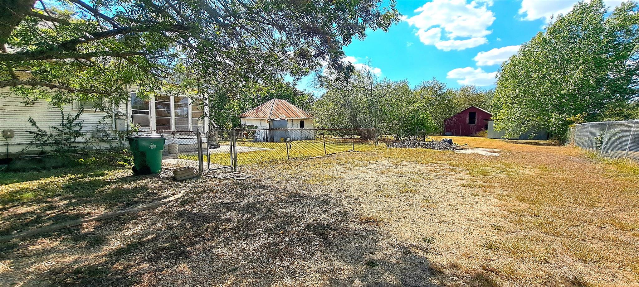 507  Sloan St, Taylor, TX 76574 — photo 1