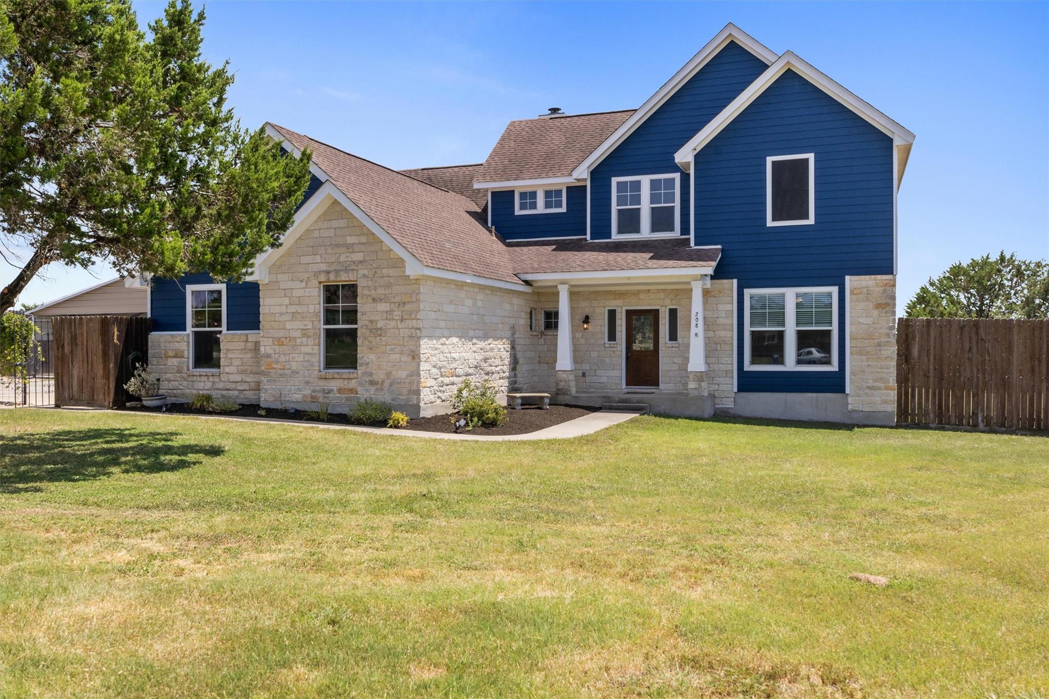 208  Dawn Dr, Liberty Hill, TX 78642 — photo 1