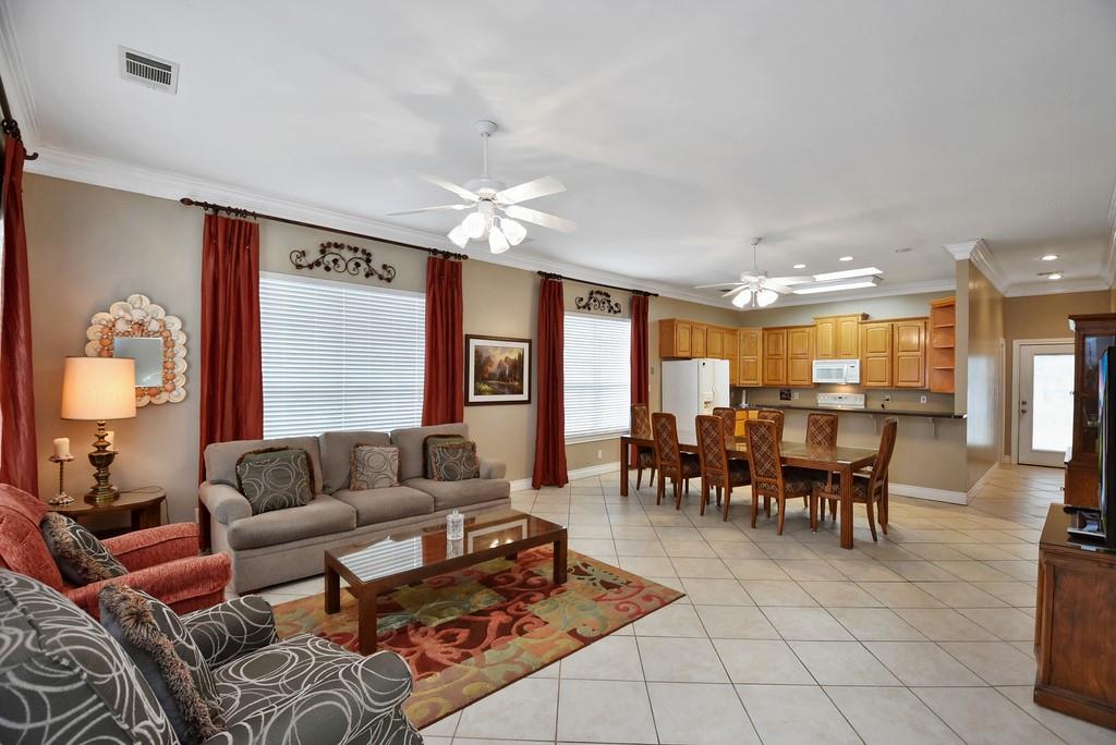 208 E 20th St, Cameron, TX 76520 — photo 1