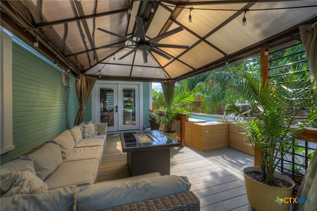 225 S Live Oak Avenue, New Braunfels, TX 78130 — photo 1