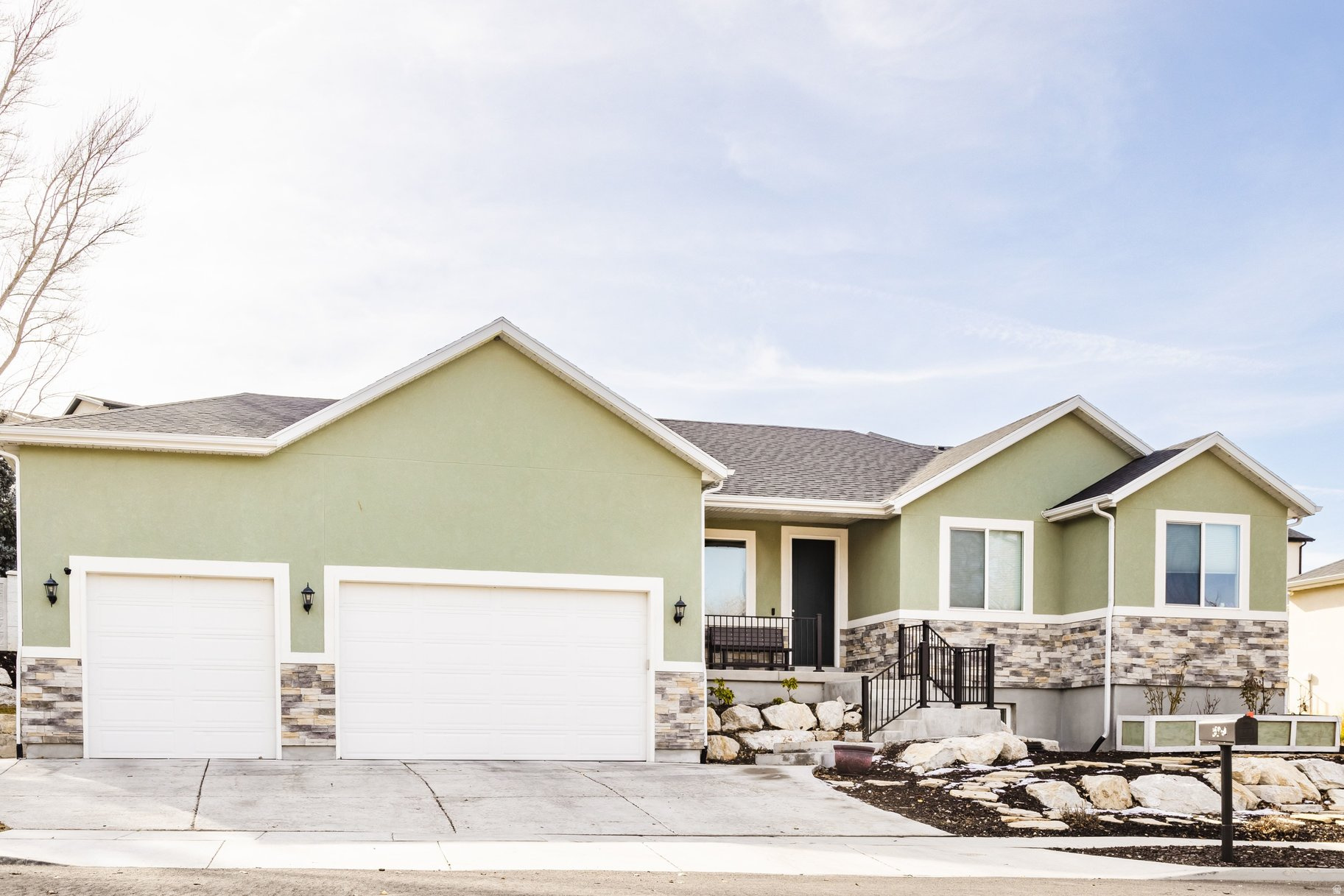 594 E SPRUCE GLEN RD, Murray, UT 84107 — photo 1