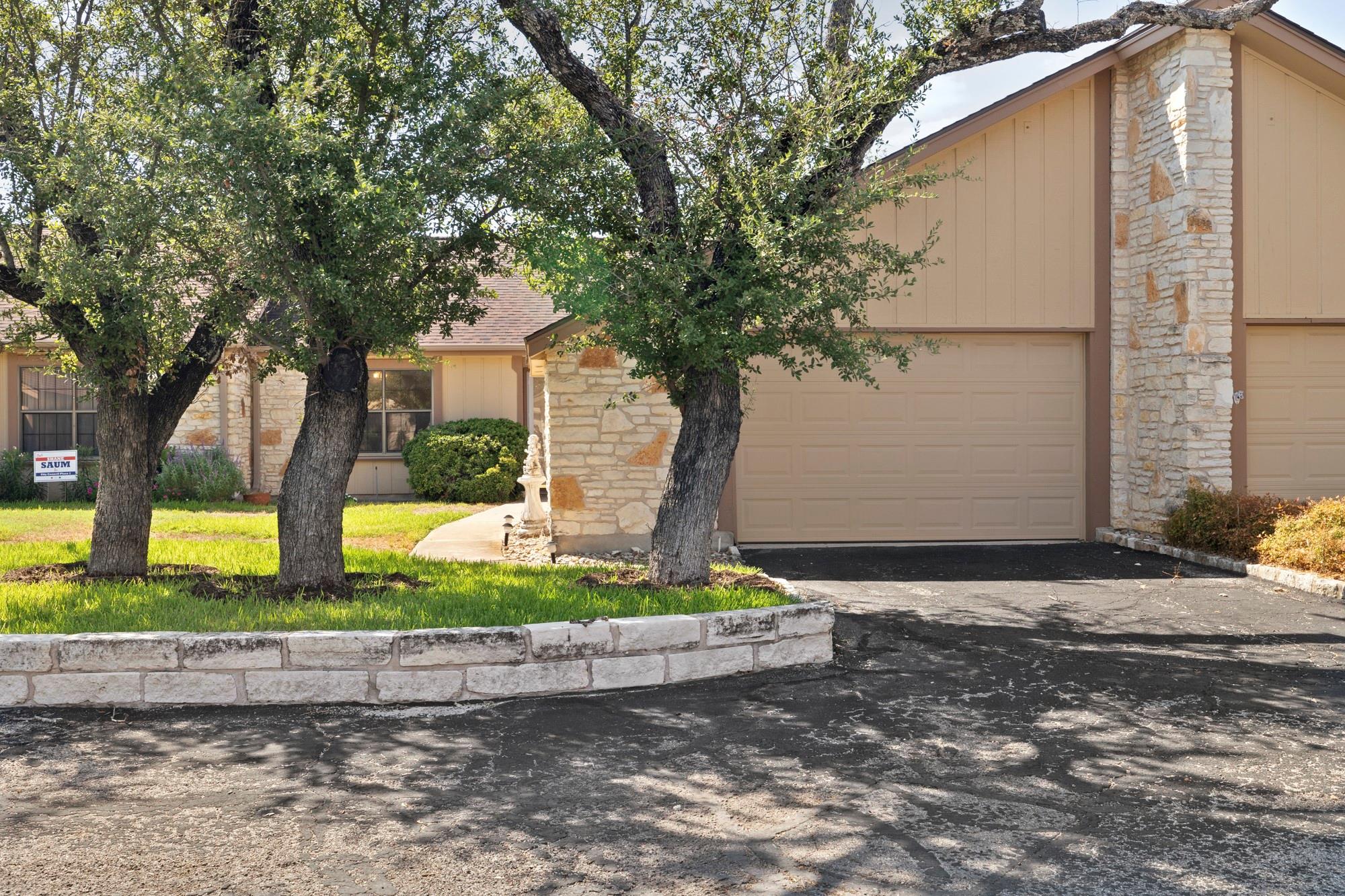 28 Oaks Pl, Lago Vista, TX 78645 — photo 1