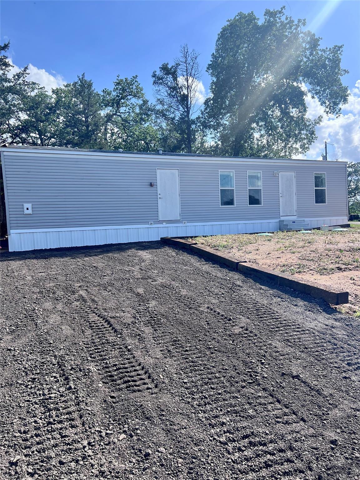 121  Kiowa Dr, Smithville, TX 78957 — photo 1