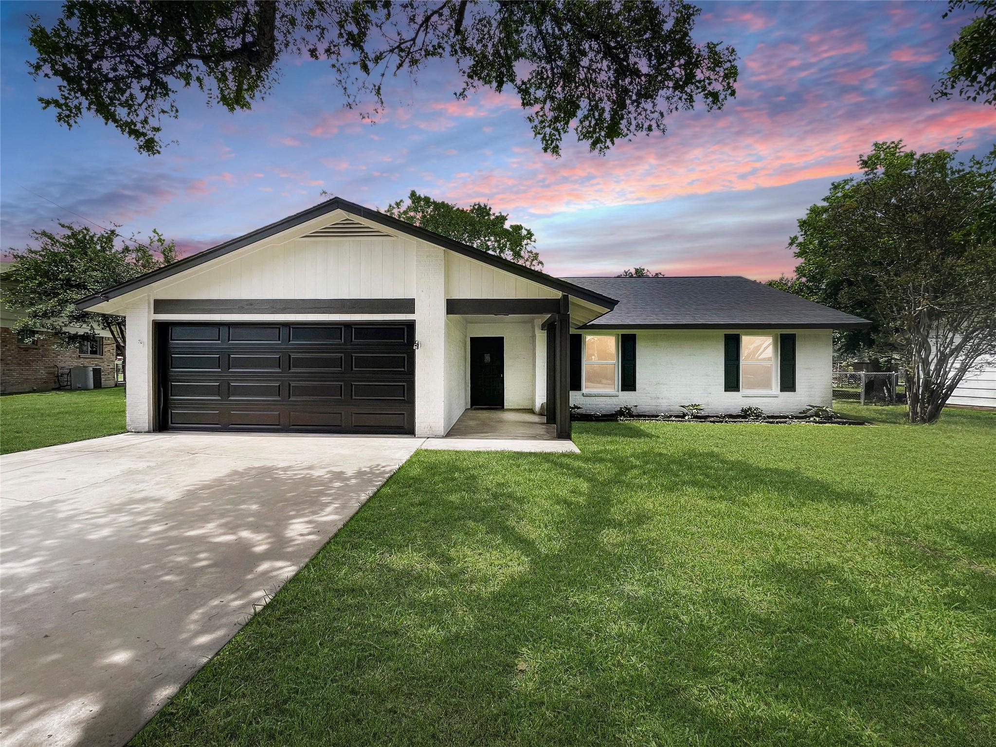 313 Golden Oaks, Georgetown, TX 78628 — photo 1