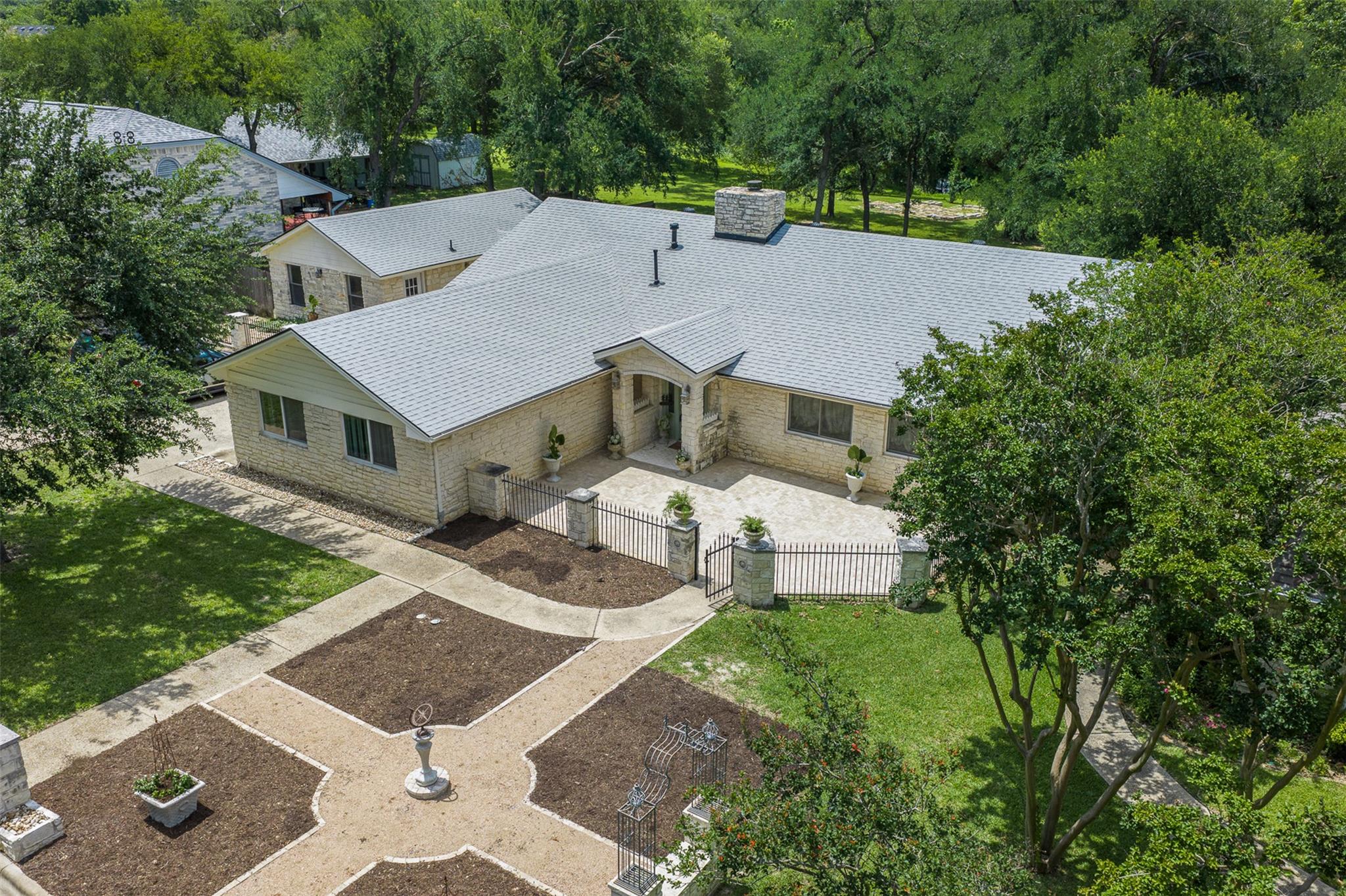 1102 Avenue F, Elgin, TX 78621 — photo 1