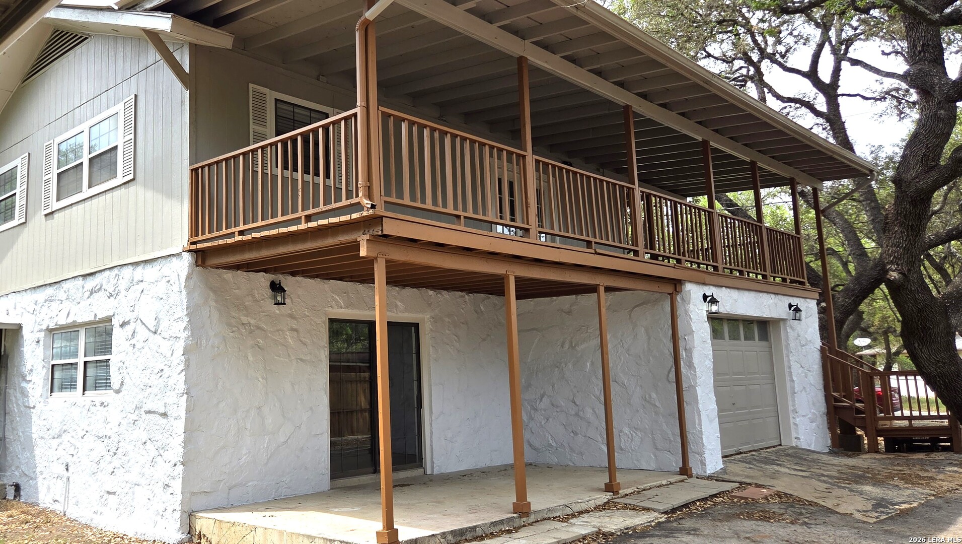 1385 PEBBLE BEACH RD, Lakehills, TX 78063 — photo 1