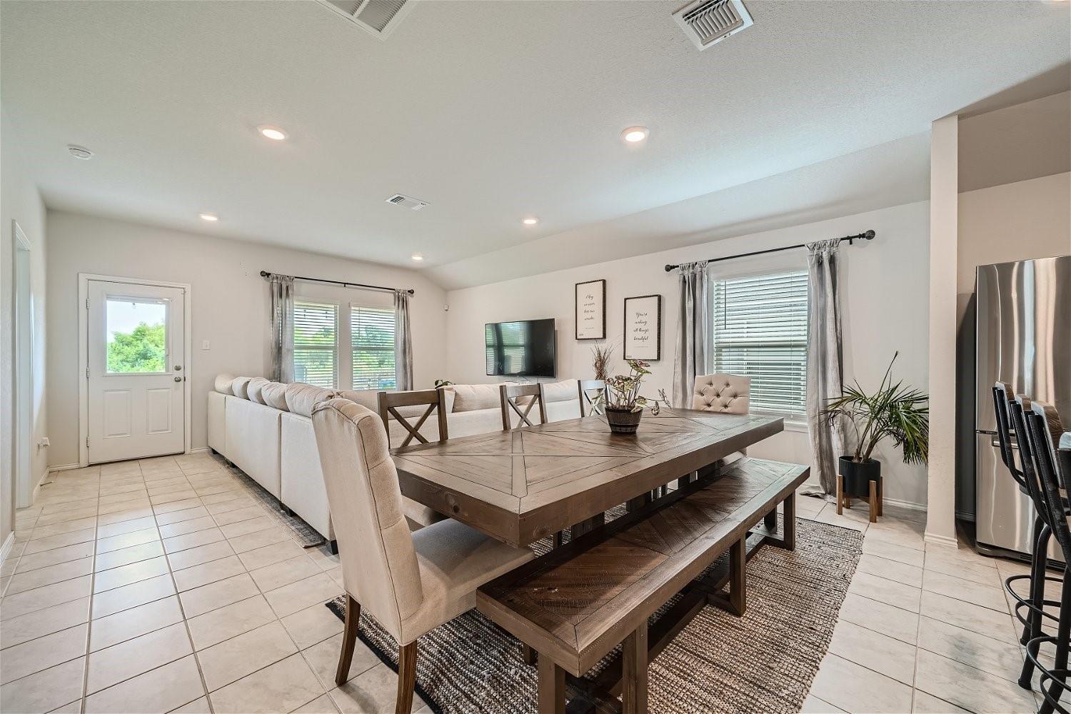717 Taggart, Jarrell, TX 76537 — photo 1