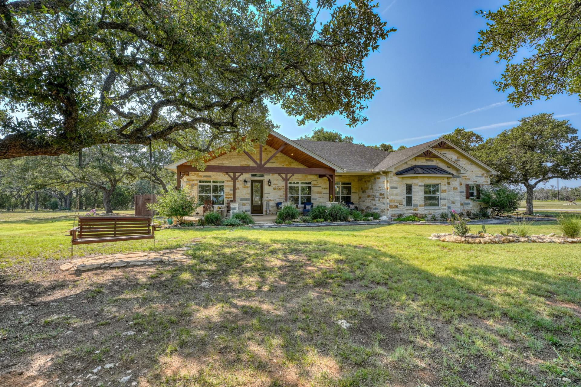 105 Buffalo, Lampasas, TX 76550 — photo 1