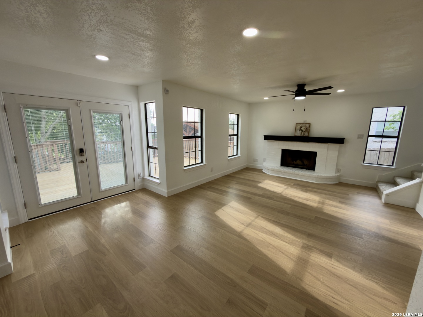 207 River, , 78009 — photo 1