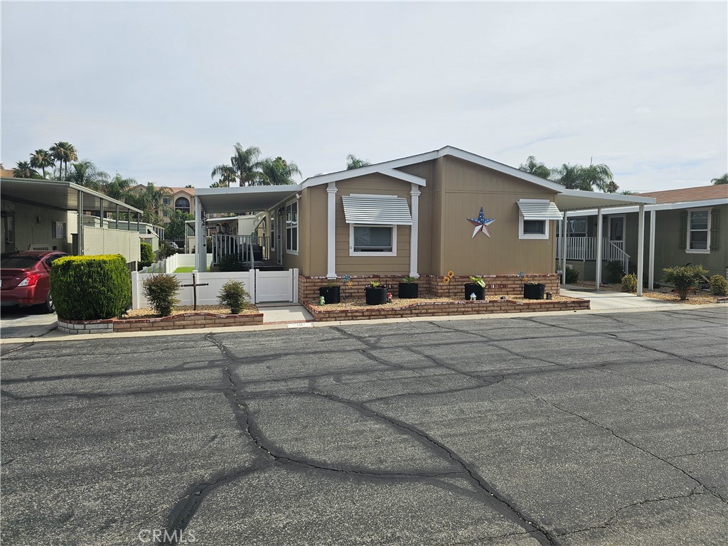 2205 W Acacia Avenue 16, Hemet, CA 92545 — photo 1
