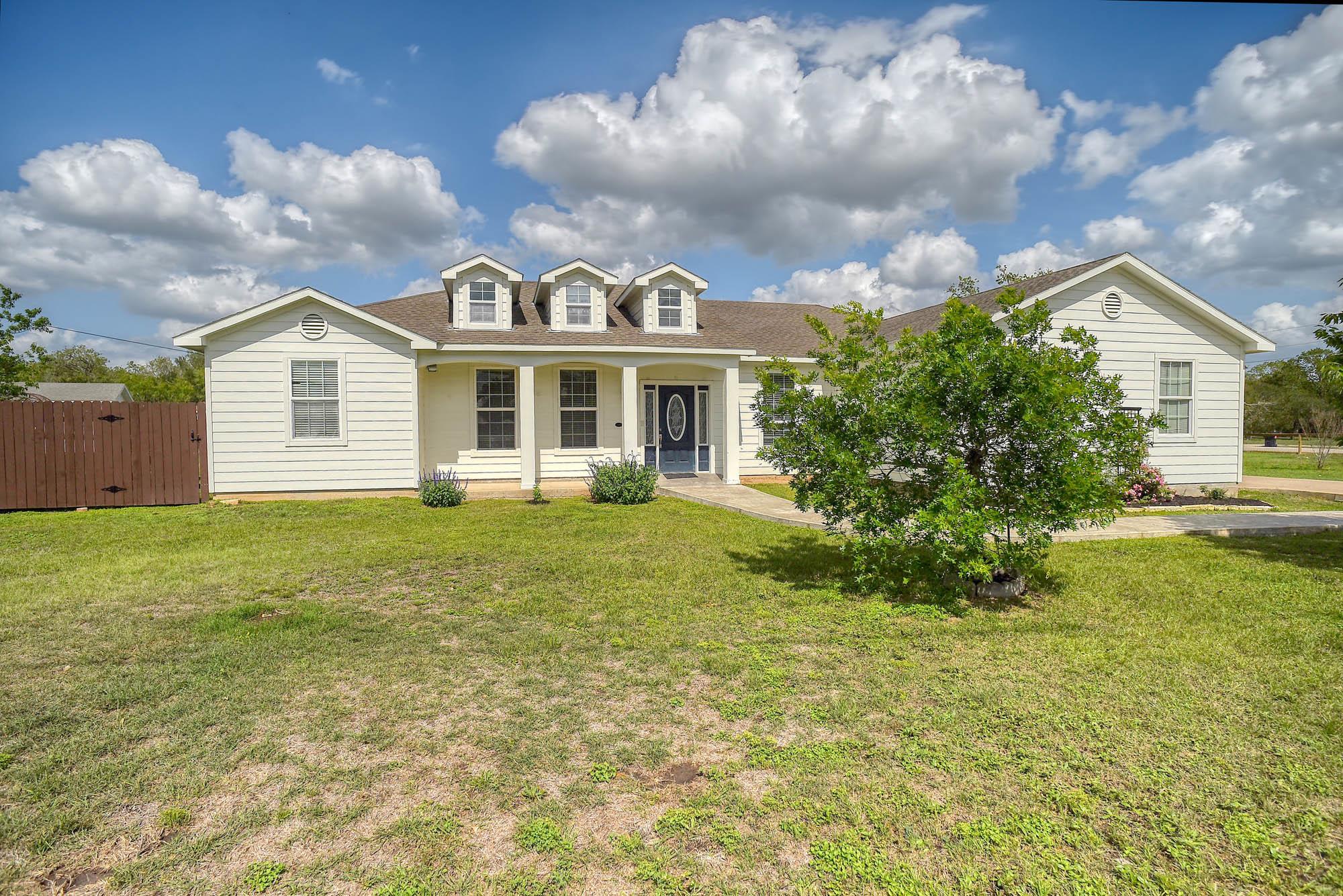 102 Oak, Cedar Creek, TX 78612 — photo 1