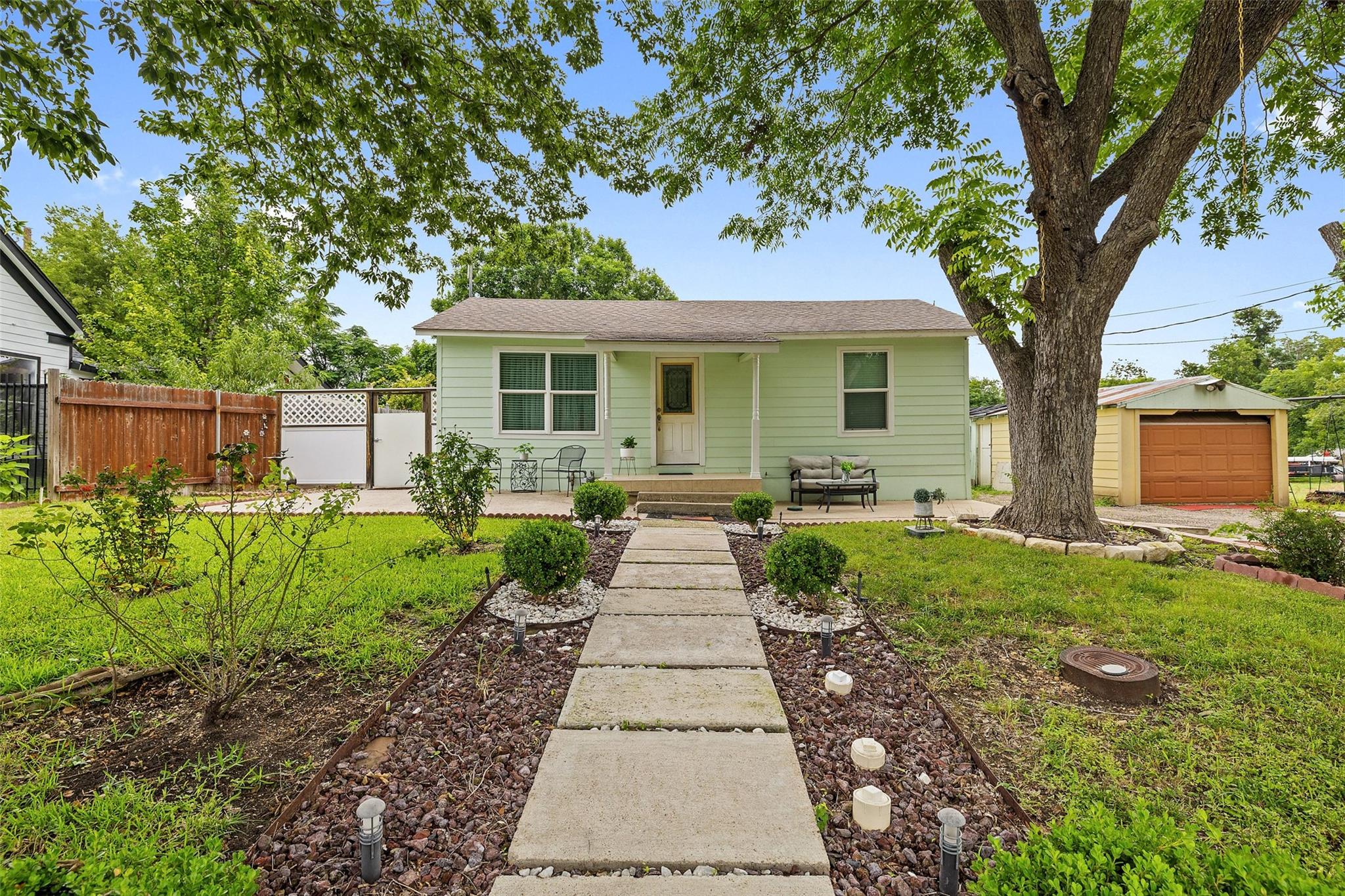 718 Kimbro, Taylor, TX 76574 — photo 1