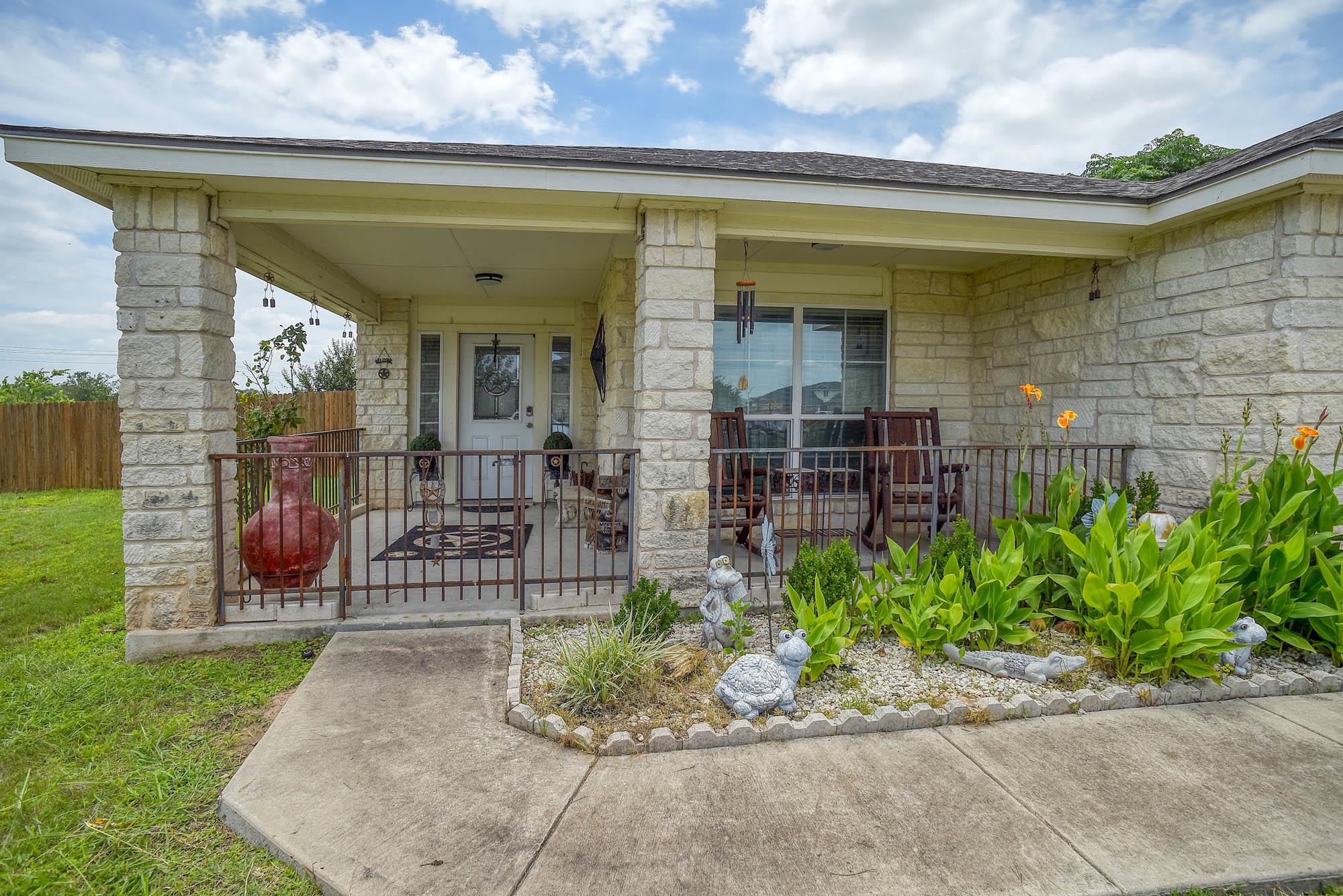 409 S. Hunting Lodge, Bastrop, TX 78602 — photo 1
